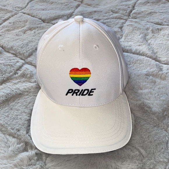Accessories - NWT Pride 🌈 hat